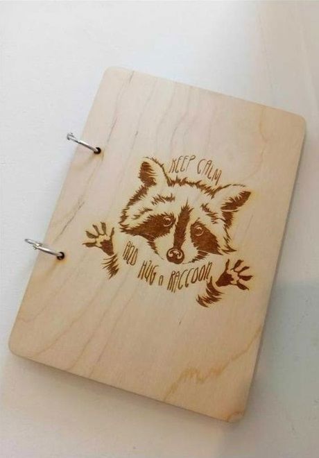 طرح حکاکی راکون روی نوت بوک - engraving raccoon on notebook - برای دستگاه CNC چوب و لیزر (سی ان سی)