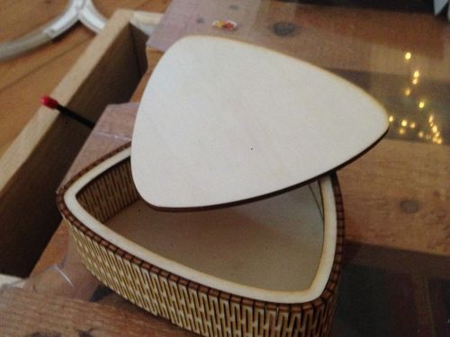 طرح گیتار پیک باکس گیتار - guitar pick box ve - برای دستگاه CNC چوب و لیزر (سی ان سی)