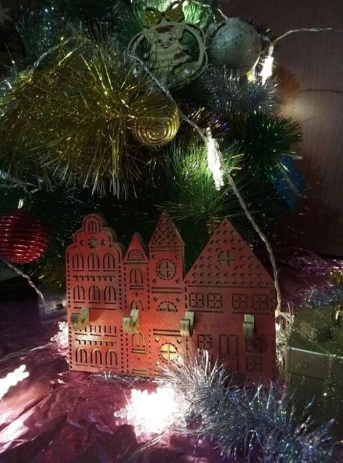 طرح آویز خانه‌دار به شکل یک شهر برای برش لیزری - hanger housekeeper in the form of a town for laser cut ve - برای دستگاه CNC چوب و لیزر (سی ان سی)