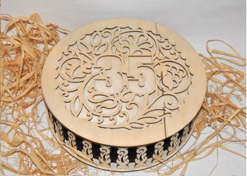 طرح laser-cut-pattern-covered-box-round-ve