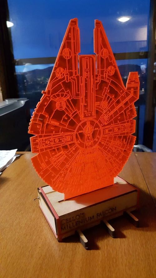 طرح برش لیزری جنگ ستارگان هزاره شاهین و پایه سه بعدی توهم نوری لامپ - laser cut star wars millenium falcon and stand 3d optical illusion lamp - برای دستگاه CNC چوب و لیزر (سی ان سی)