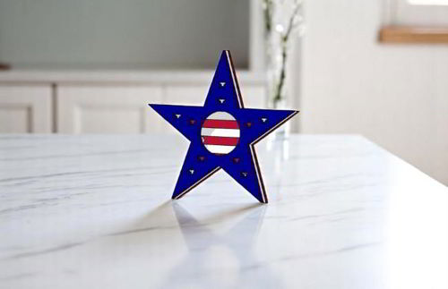 طرح برش لیزری چوبی چهارم ژوئیه نشان - laser cut wooden 4th of july badge - برای دستگاه CNC چوب و لیزر (سی ان سی)