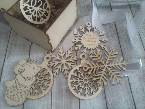 طرح جعبه چوبی برش لیزری با اسباب‌بازی‌های دانه برف 00 00 7 mm - laser cut wooden box with snowflake toys 100x100x75mm ve - برای دستگاه CNC چوب و لیزر (سی ان سی)