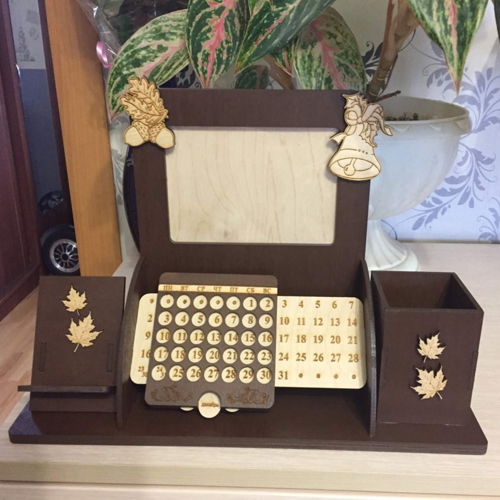 طرح میز برش لیزری با تقویم قاب عکس نگهدارنده گوشی - laser cut desk organizer with calendar photo frame phone holder ve - برای دستگاه CNC چوب و لیزر (سی ان سی)