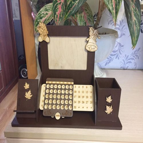 طرح laser-cut-desk-organizer-with-mobile-stand-photo-frame-perpetual-calendar-pencil-holder-ve