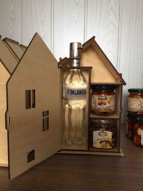 طرح جعبه هدیه ودکا به شکل خانه با برش لیزری تخته سه لا 4 میلی متری روکش - laser cut house shaped vodka gift box 4mm plywood ve - برای دستگاه CNC چوب و لیزر (سی ان سی)