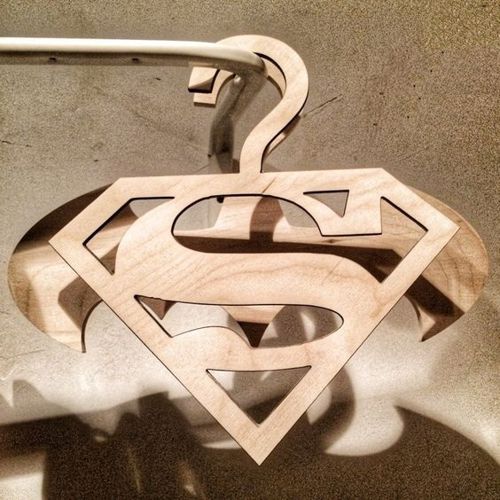 طرح آویز لباس سوپرمن بچه‌گانه مخصوص برش لیزری - superman kids clothes hanger for laser cut ve - برای دستگاه CNC چوب و لیزر (سی ان سی)