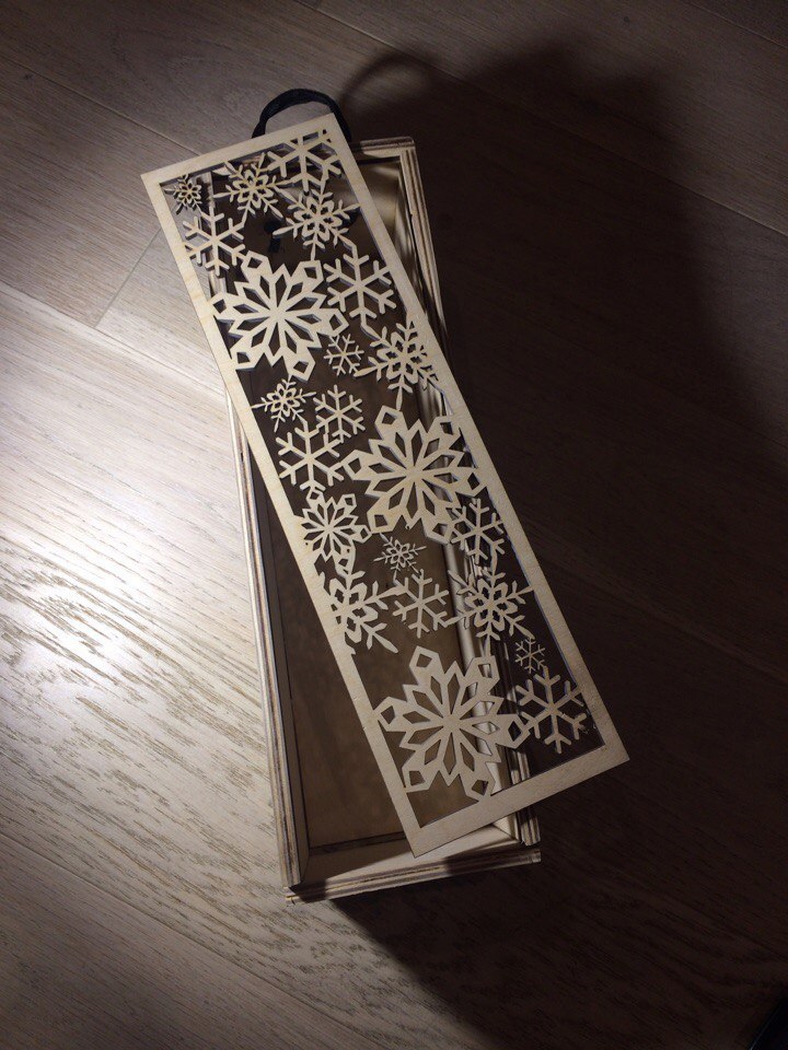 طرح جعبه بطری نوشابه با درب کشویی طرح دانه برف مناسب برای استفاده در دستگاه های cnc چوب و cnc لیزر - laser cut wine bottle box with sliding lid snowflake design cdr file