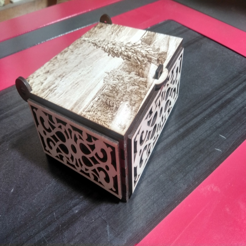 طرح جعبه تزئینی حکاکی شده با درب و - مناسب برای استفاده در دستگاه های cnc چوب و cnc لیزر - laser cut engraved decorative box with lid cdr file