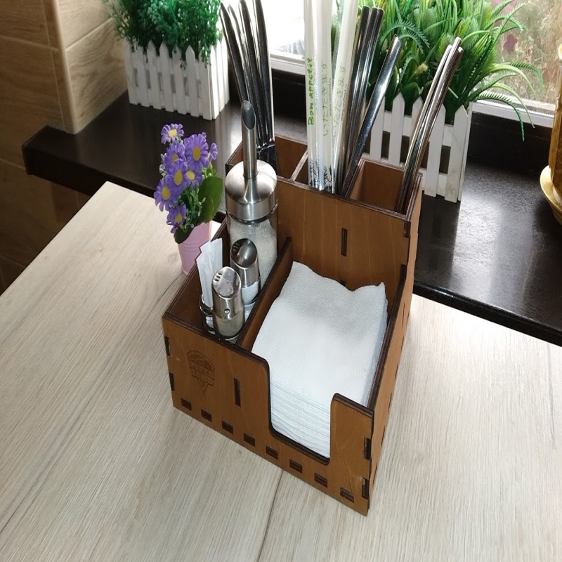 طرح کارد و چنگال چوبی و جای دستمال سفره به همراه نمکدان و فلفلدان و ضخامت ۶ میلی‌متر مناسب برای استفاده در دستگاه های cnc چوب و cnc لیزر - laser cut wooden cutlery and napkin holder with salt and pepper shakers 6mm cdr file