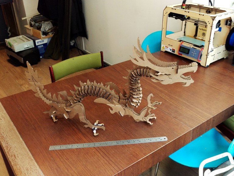 طرح اژدها از مقوا مناسب برای استفاده در دستگاه های cnc چوب و cnc لیزر - laser cut cardboard dragon dxf file