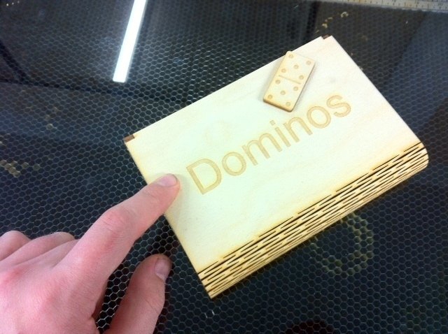 طرح دومینو و جعبه فلکسی مناسب برای استفاده در دستگاه های cnc چوب و cnc لیزر - laser cut dominos and flex box dxf file
