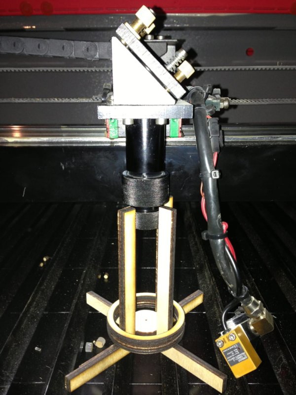 طرح تنظیم پارامتری محور z دستگاه مناسب برای استفاده در دستگاه های cnc چوب و cnc لیزر - laser cutter z axis parametric alignment jig dxf file