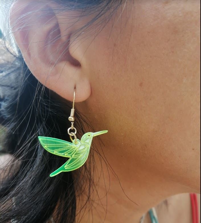 طرح گوشواره‌های مرغ مگس‌خوار مناسب برای استفاده در دستگاه های cnc چوب و cnc لیزر - laser cut hummingbird earrings