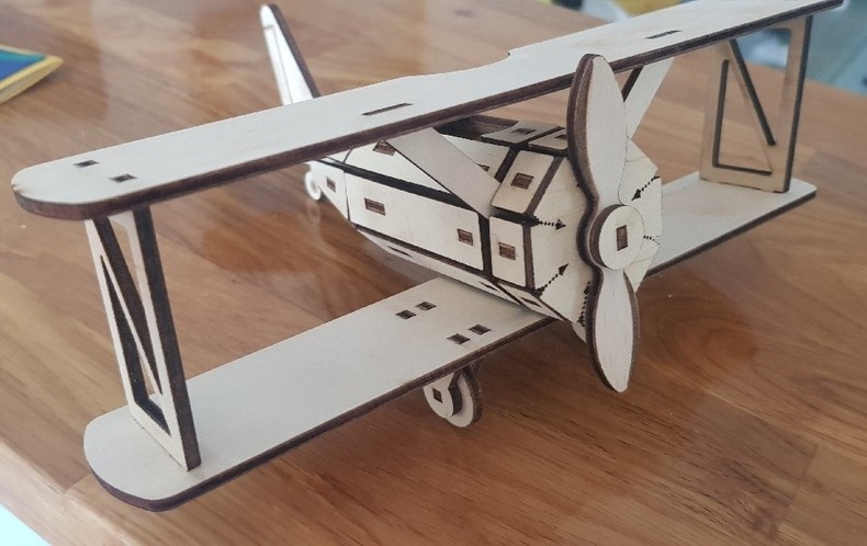 طرح تخته سه لایی ۳ میلی متری هواپیمای دو باله مناسب برای استفاده در دستگاه های cnc چوب و cnc لیزر - laser cut biplane 3mm plywood dxf file