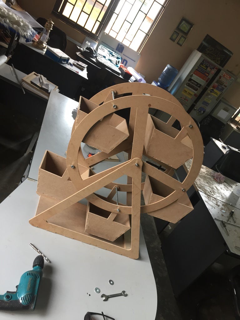 طرح چرخ و فلک ۳ میلی‌متری مناسب برای استفاده در دستگاه های cnc چوب و cnc لیزر - laser cut ferris wheel 3mm dxf file