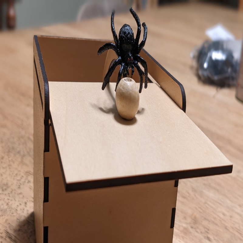 طرح جعبه ترس عنکبوت مناسب برای استفاده در دستگاه های cnc چوب و cnc لیزر - laser cut spider scare box svg file