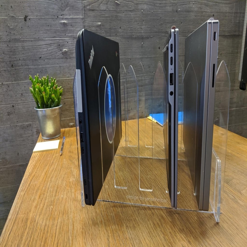 طرح و پایه لپ تاپ برای 5 لپ تاپ مناسب برای استفاده در دستگاه های cnc چوب و cnc لیزر - laser cut laptop holder for 5 laptops svg file