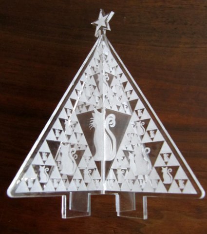 طرح مثلث های فراکتال سیرپینسکی مناسب برای استفاده در دستگاه های cnc چوب و cnc لیزر - laser cut sierpinski fractal triangles decor svg file