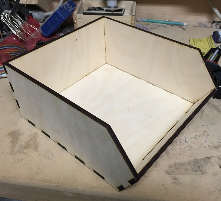 طرح سطل زباله چوبی ۹x۶ اینچی مناسب برای استفاده در دستگاه های cnc چوب و cnc لیزر - laser cut wooden storage bin 9x6in cdr file