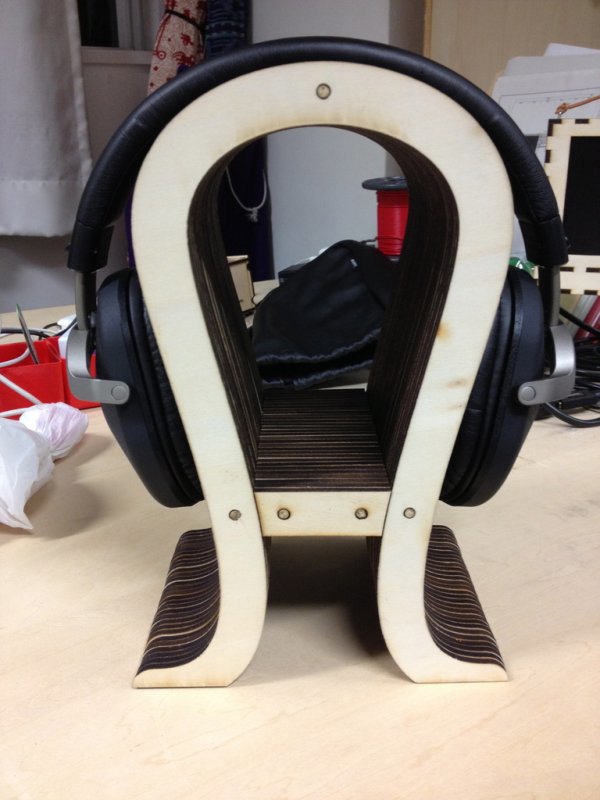 طرح پایه هدفون استاندارد مناسب برای استفاده در دستگاه های cnc چوب و cnc لیزر - laser cut standard headphone stand cdr file