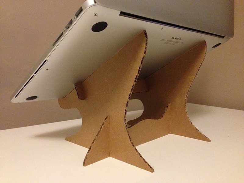 طرح و پایه لپ‌تاپ مقوایی نسخه ۲ مناسب برای استفاده در دستگاه های cnc چوب و cnc لیزر - laser cut cardboard laptop stand v2 svg file