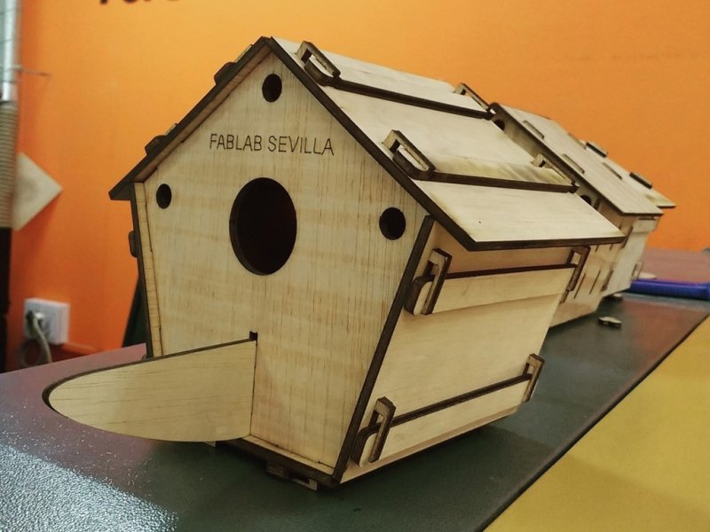 طرح خانه پرنده با ضخامت ۴ میلی‌متر مناسب برای استفاده در دستگاه های cnc چوب و cnc لیزر - laser cut birdhouse 4mm cdr file