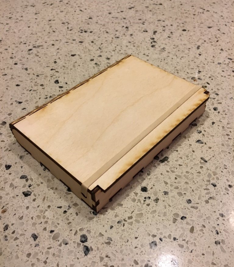 طرح جعبه لولای نشیمن با ضخامت ۳ میلی‌متر مناسب برای استفاده در دستگاه های cnc چوب و cnc لیزر - laser cut living hinge box 3mm svg file