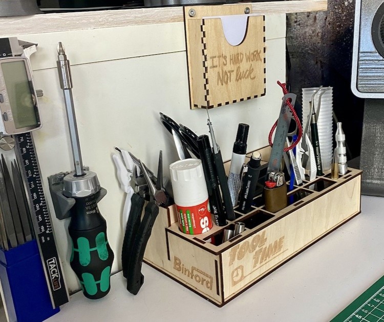 طرح با فرمت 3 میلی‌متری ابزار رومیزی مناسب برای استفاده در دستگاه های cnc چوب و cnc لیزر - laser cut desktop tool organizer 3mm svg file