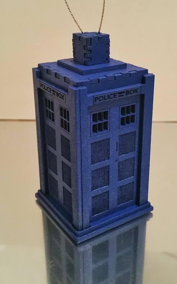 طرح و طرح درخت کریسمس تاردیس مناسب برای استفاده در دستگاه های cnc چوب و cnc لیزر - laser cut tardis christmas tree ornament svg file