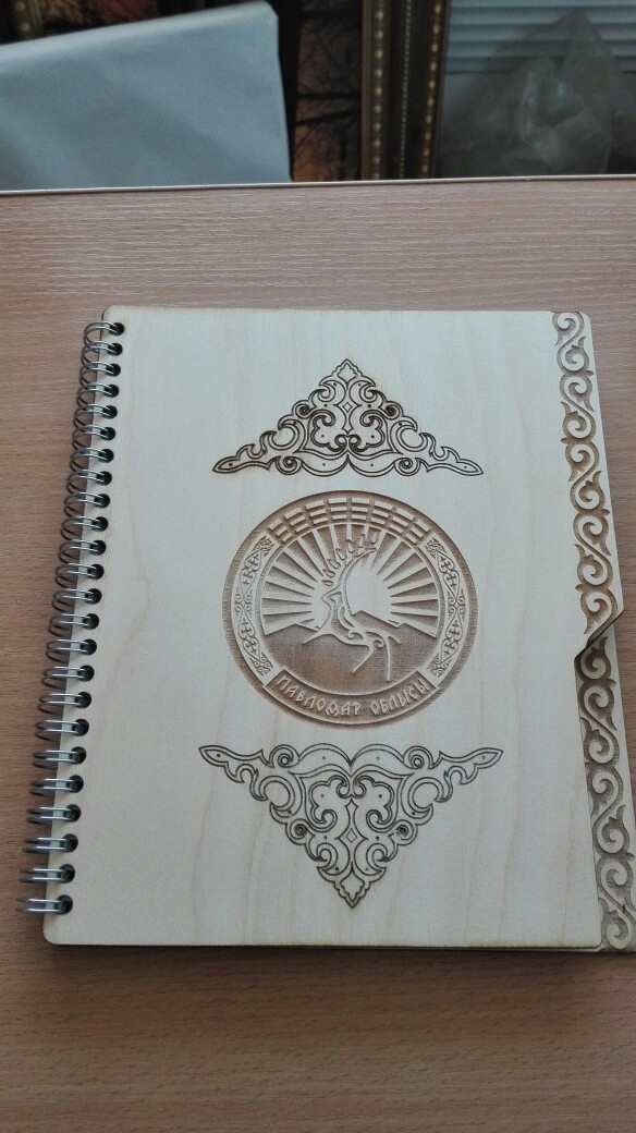 طرح جلد دفترچه یادداشت مناسب برای استفاده در دستگاه های cnc چوب و cnc لیزر - laser cut notebook cover cdr file