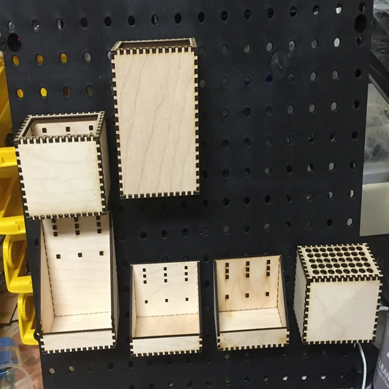 طرح جعبه و سطل های پگبورد مناسب برای استفاده در دستگاه های cnc چوب و cnc لیزر - laser cut pegboard boxes and bins svg file