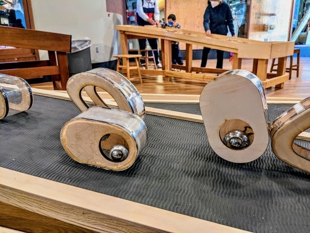 طرح غلتک‌های پلی‌اتیلن رولی مناسب برای استفاده در دستگاه های cnc چوب و cnc لیزر - laser cut roly poly rollers svg file