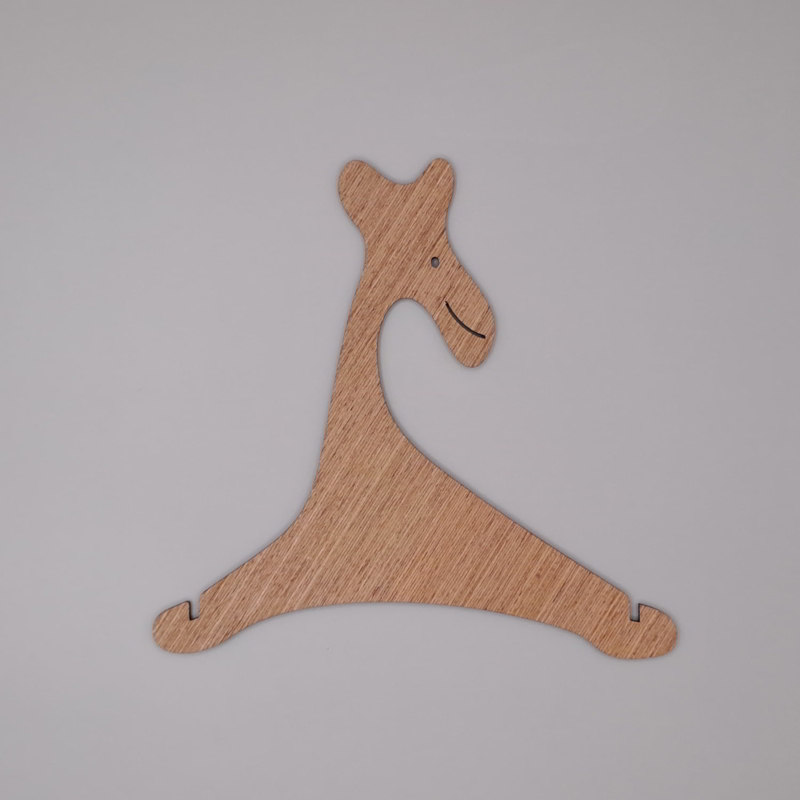 طرح لباس نوزاد طرح چوب لباسی زرافه مناسب برای استفاده در دستگاه های cnc چوب و cnc لیزر - laser cut baby clothes wooden giraffe hanger cdr file