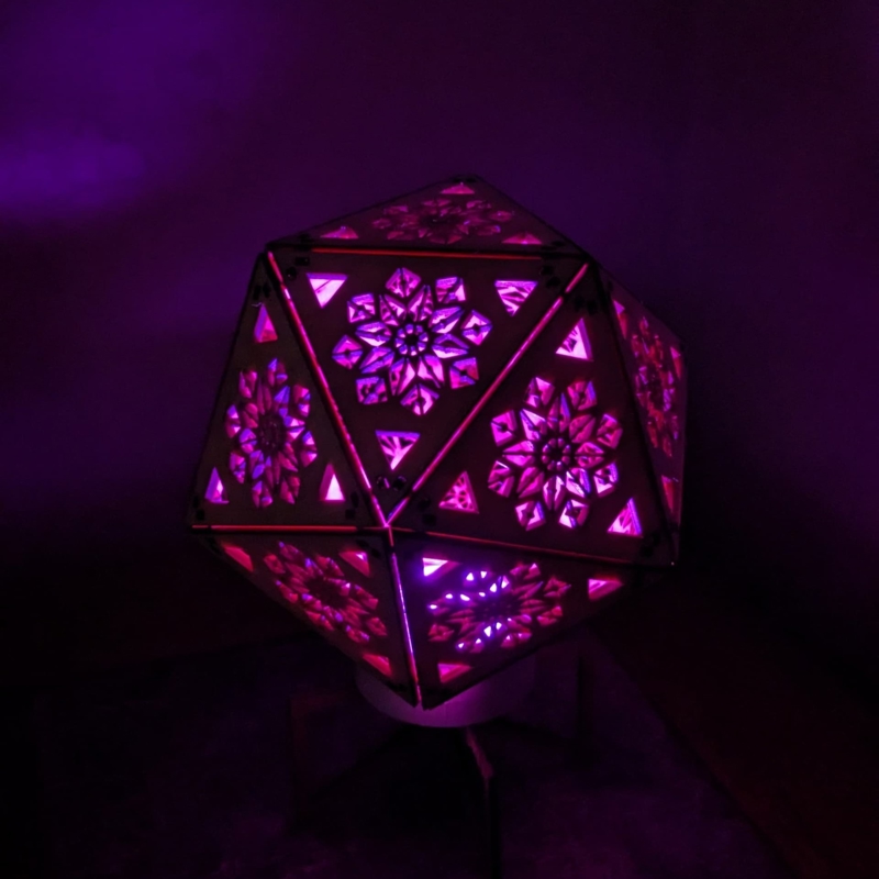 طرح و چراغ دکوری بیست وجهی مناسب برای استفاده در دستگاه های cnc چوب و cnc لیزر - laser cut icosahedron decor lamp svg file