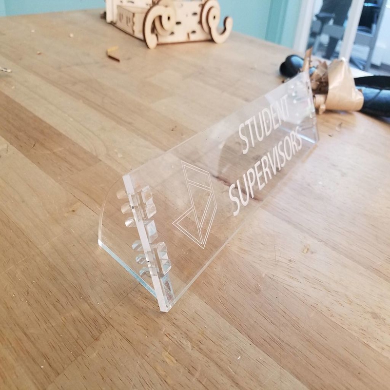 طرح پلاک اسم رومیزی مناسب برای استفاده در دستگاه های cnc چوب و cnc لیزر - laser cut desk nameplate template ai file