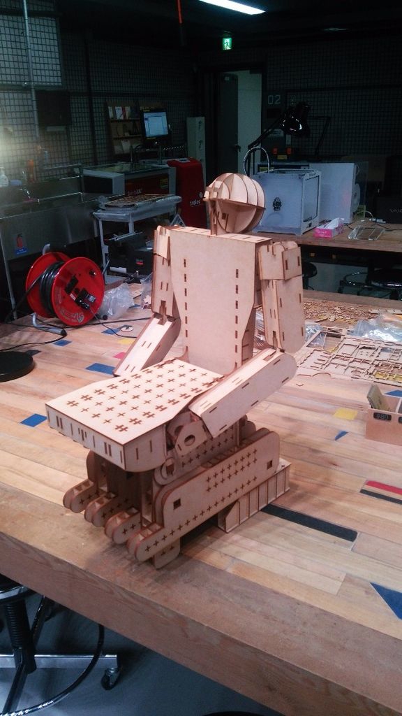 طرح ربات صندلی راحتی مناسب برای استفاده در دستگاه های cnc چوب و cnc لیزر - laser cut armchair robot ai file