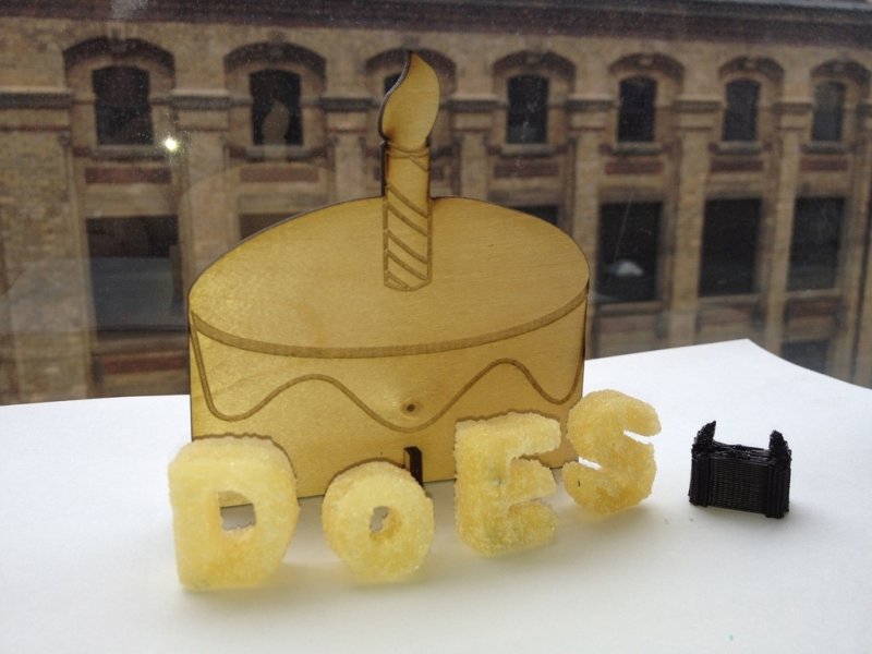 طرح کیک تولد مناسب برای استفاده در دستگاه های cnc چوب و cnc لیزر - laser cut birthday cake svg file