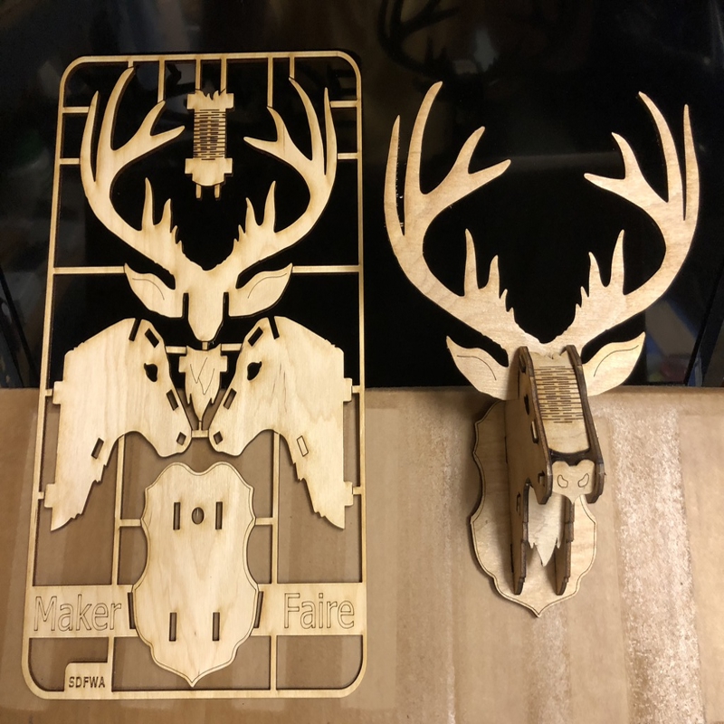 طرح کارت ویزیت طرح گوزن شمالی کریسمس مناسب برای استفاده در دستگاه های cnc چوب و cnc لیزر - laser cut christmas reindeer kit card cdr file