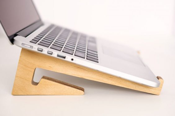 طرح پایه لپ تاپ چوبی برای میز کار مناسب برای استفاده در دستگاه های cnc چوب و cnc لیزر - laser cut wooden laptop stand for desk cdr file