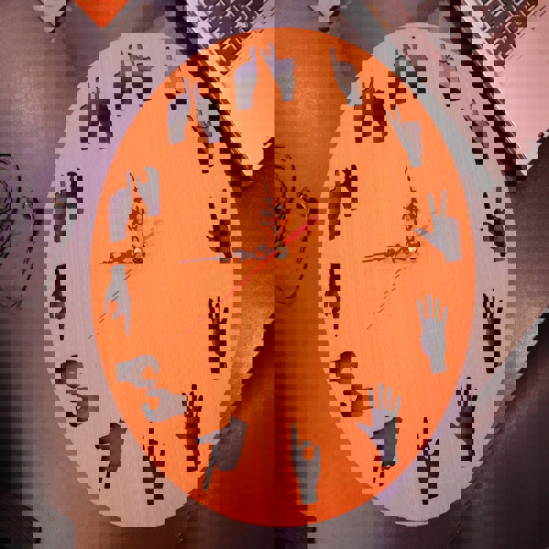 طرح ساعت دیواری طرح حرکات دست مناسب برای استفاده در دستگاه های cnc چوب و cnc لیزر - laser cut hand gestures wall clock cdr file