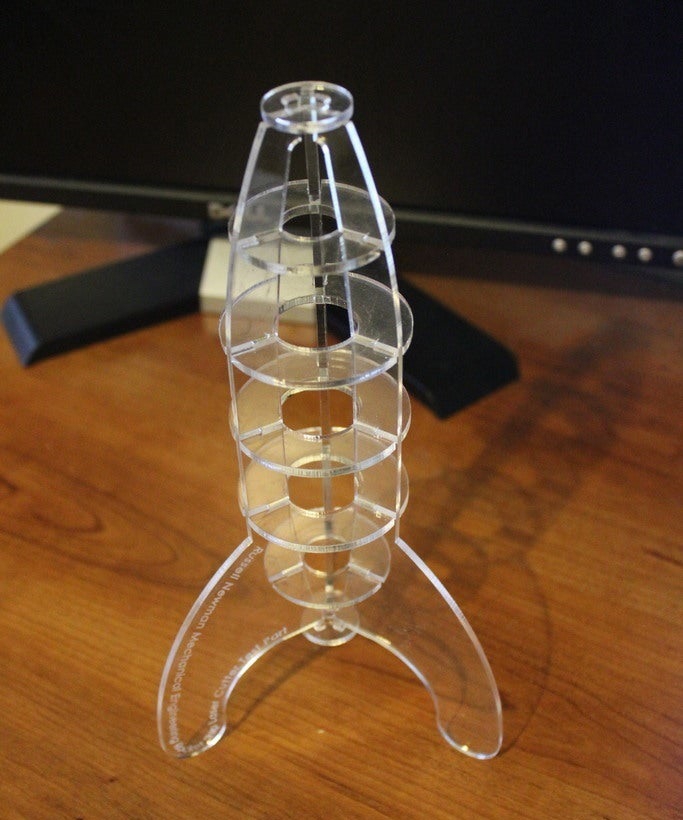 طرح موشک فضایی مناسب برای استفاده در دستگاه های cnc چوب و cnc لیزر - laser cut space rocket cdr file