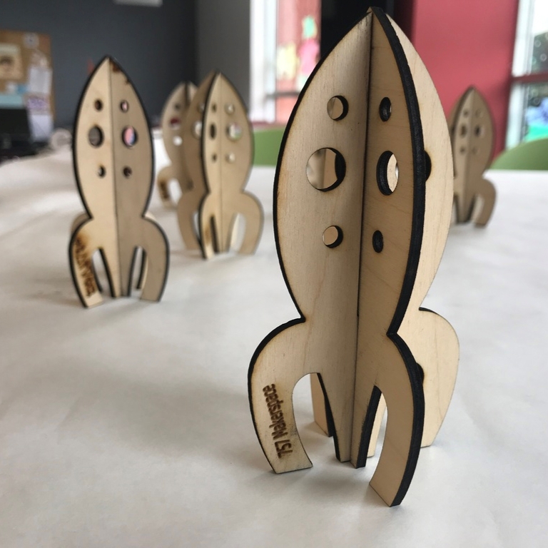 طرح کشتی موشک چوبی مناسب برای استفاده در دستگاه های cnc چوب و cnc لیزر - laser cut wooden rocket ship dxf file
