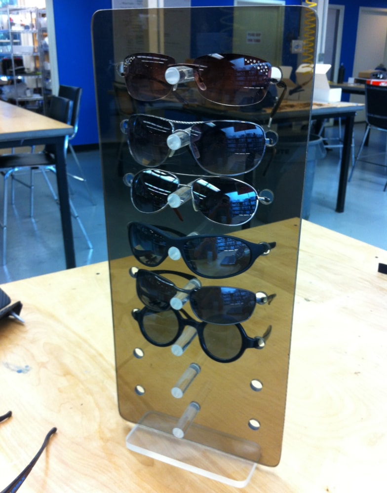 طرح جا عینکی اکریلیک مناسب برای استفاده در دستگاه های cnc چوب و cnc لیزر - laser cut acrylic sunglass rack cdr file