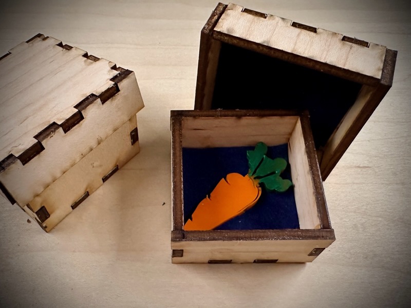 طرح هویج در جعبه مناسب برای استفاده در دستگاه های cnc چوب و cnc لیزر - laser cut carrot in a box svg file