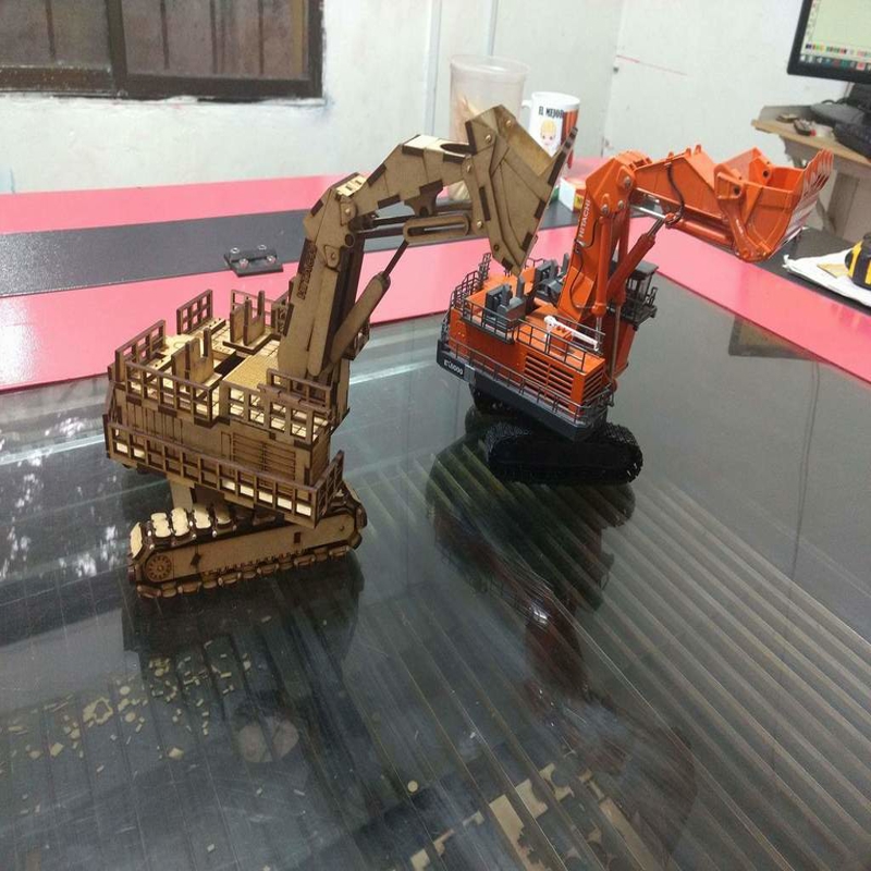 طرح بیل مکانیکی معدن با ضخامت ۳ میلی‌متر مناسب برای استفاده در دستگاه های cnc چوب و cnc لیزر - laser cut mining excavator 3mm cdr file