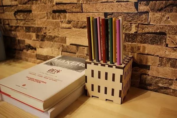 طرح جا خودکاری مکعبی مناسب برای استفاده در دستگاه های cnc چوب و cnc لیزر - laser cut cube pen holder dxf file