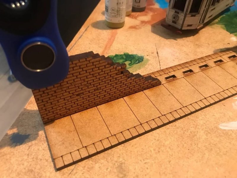 طرح دیوار آجری ۲۸ میلی‌متری مناسب برای استفاده در دستگاه های cnc چوب و cnc لیزر - laser cut 28mm brick wall dxf file