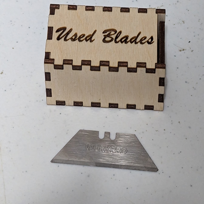 طرح جعبه نگهداری تیغ ریش تراش مناسب برای استفاده در دستگاه های cnc چوب و cnc لیزر - laser cut razor blade storage box svg file