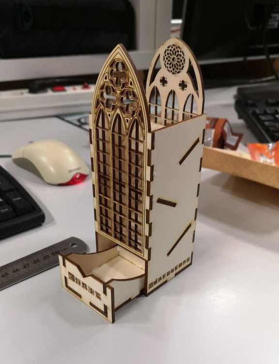 طرح برج تاس گوتیک مناسب برای استفاده در دستگاه های cnc چوب و cnc لیزر - laser cut gothic dice tower svg file